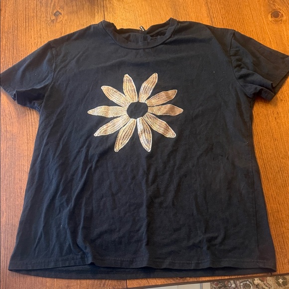 pfr new york Tops - Black T-Shirt with Gold Floral Design